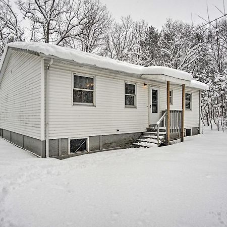 Wooded Twin Lakes Retreat 13 Mi To Lake Michigan! Exterior foto