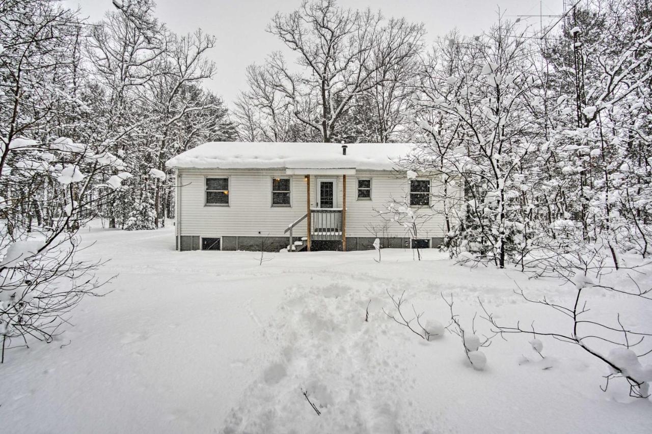 Wooded Twin Lakes Retreat 13 Mi To Lake Michigan! Exterior foto